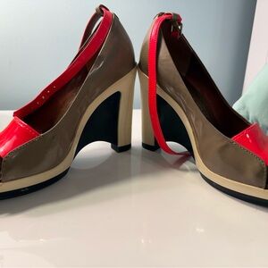 Marc Jacobs Red and Tan Wedges